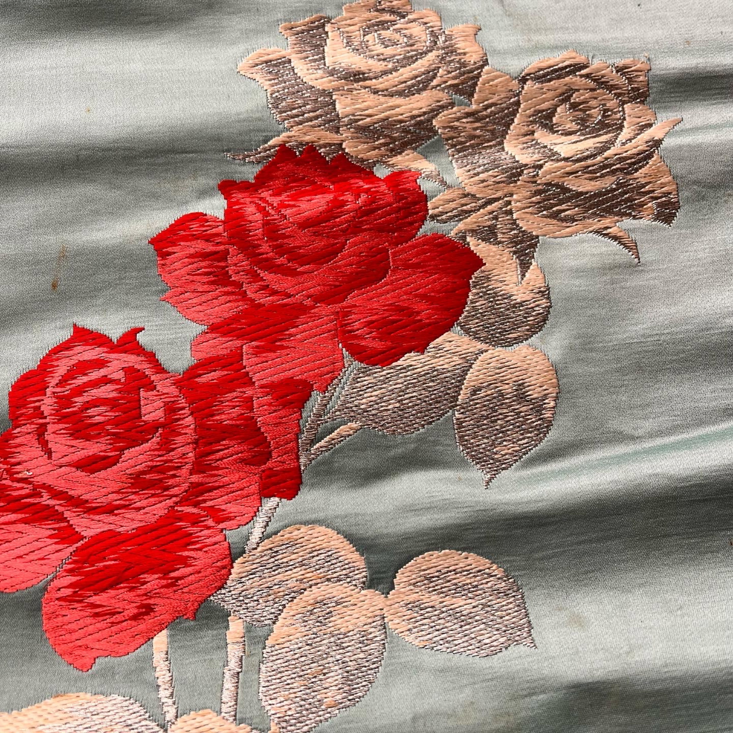 薔薇文。刺繍も取り入れられた帯